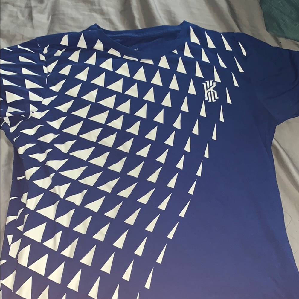 Nike kyrire t shirt